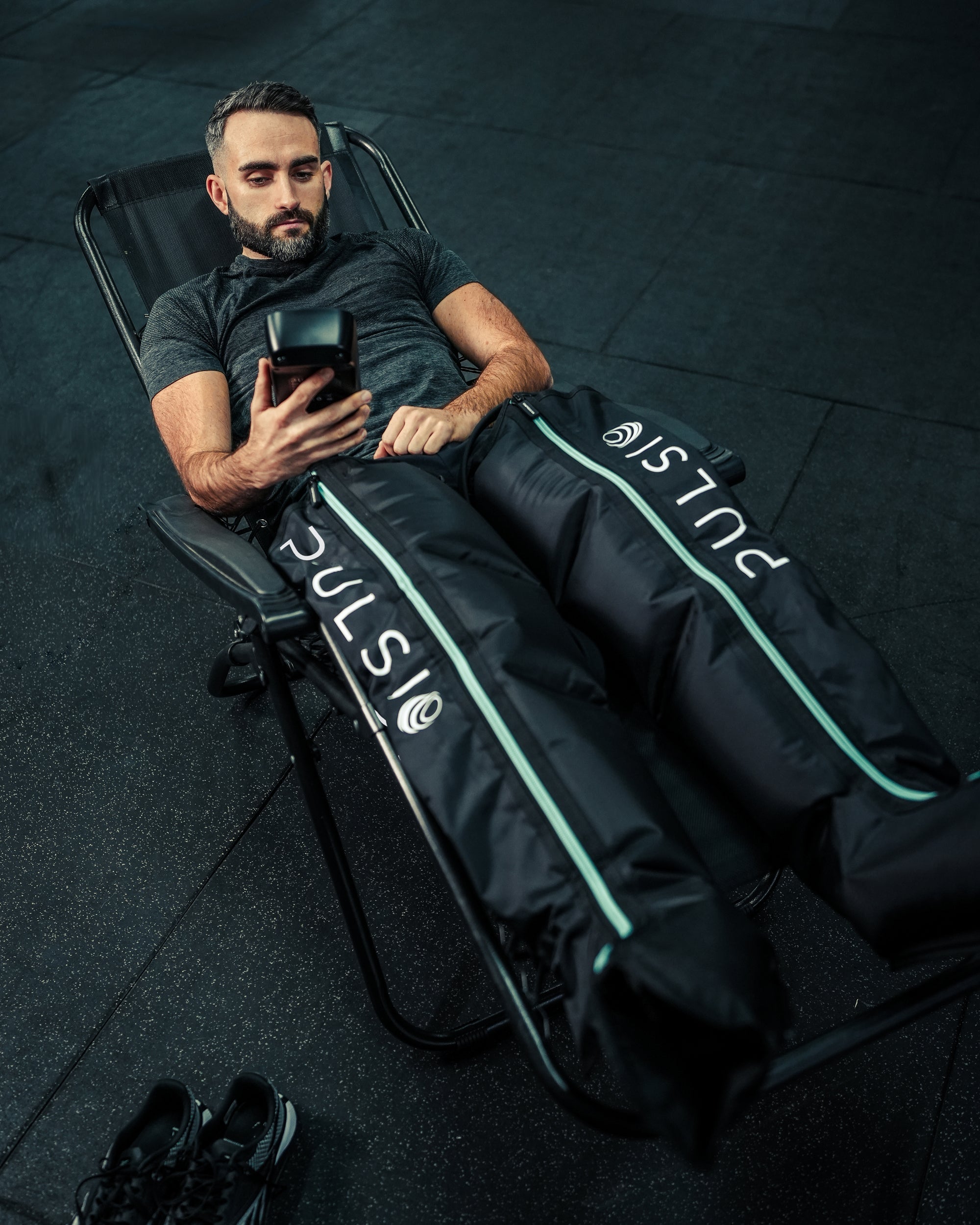 Athlète utilisant les bottes Pulsio COMPRESSION